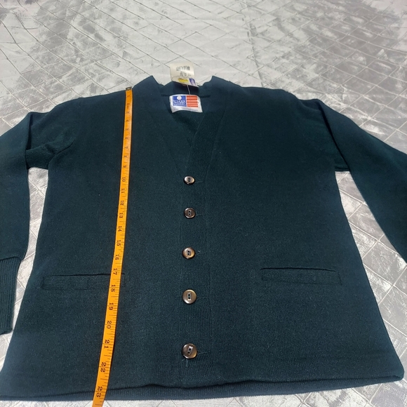 Girls school green uniform cardigan button up 2 front pockets.  Nwt. - Picture 9 of 13